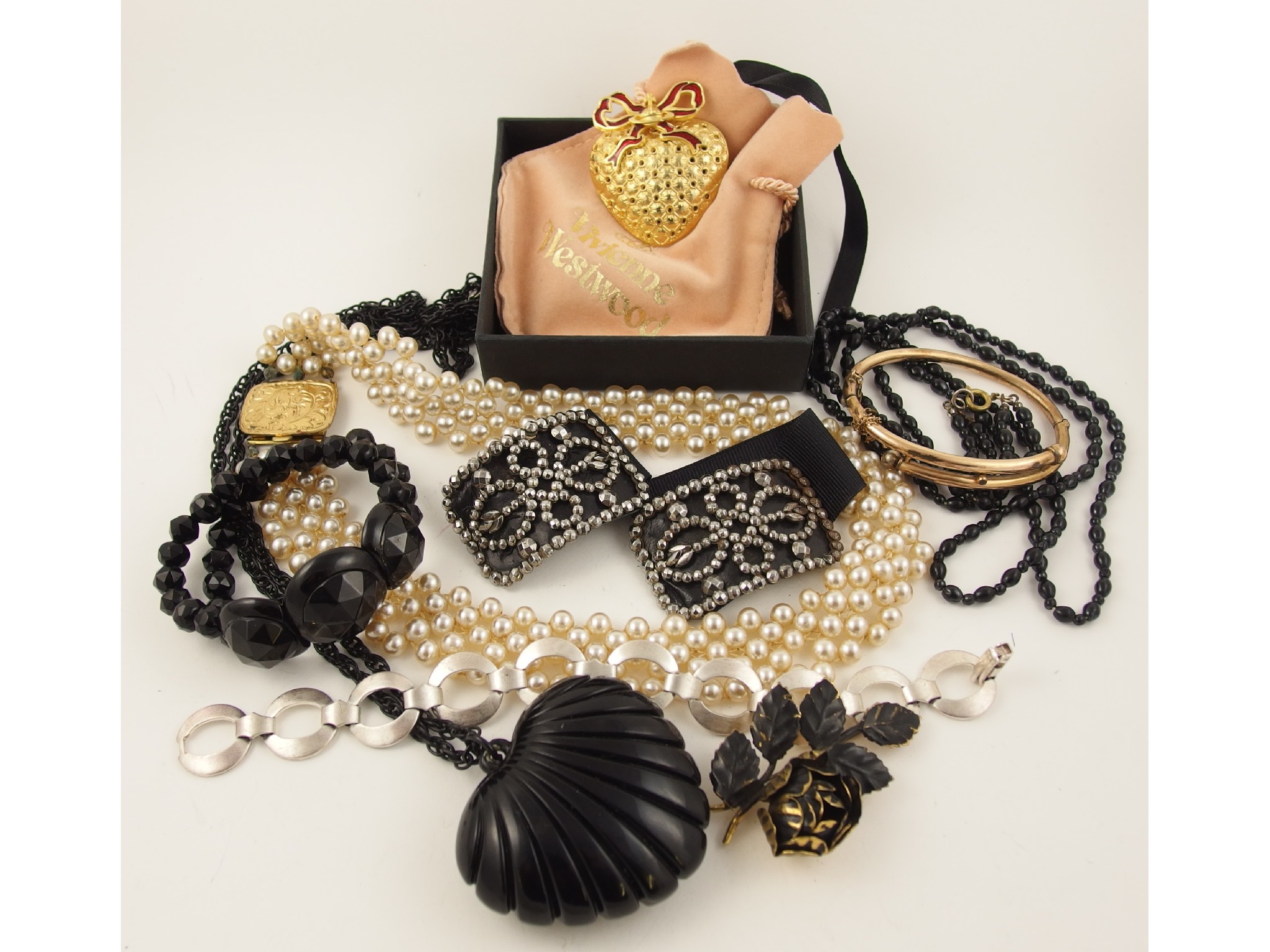 Appraisal: A collection of vintage costume jewellery to include a Vivienne