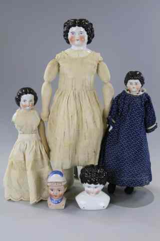 Appraisal: LOT OF FIVE CHINA SHOULDER HEAD DOLLS AND HEADS The