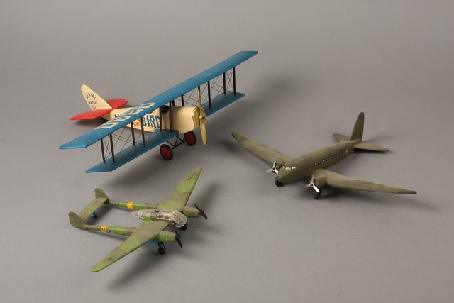 Appraisal: Lot of assorted plastic airplanes commercial military