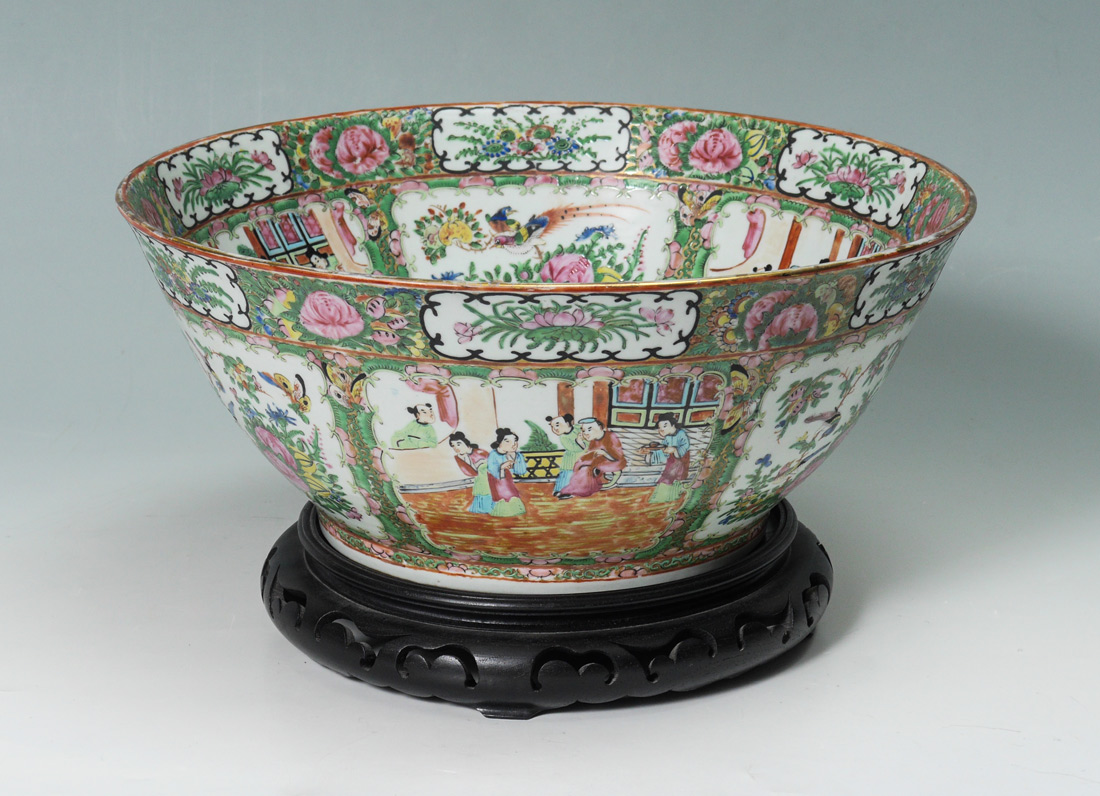 Appraisal: TH C CHINESE ROSE MEDALLION PUNCH BOWL Measures approx ''