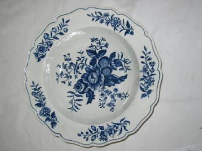 Appraisal: A FIRST PERIOD WORCESTER PORCELAIN SOUP PLATE printed in underglaze