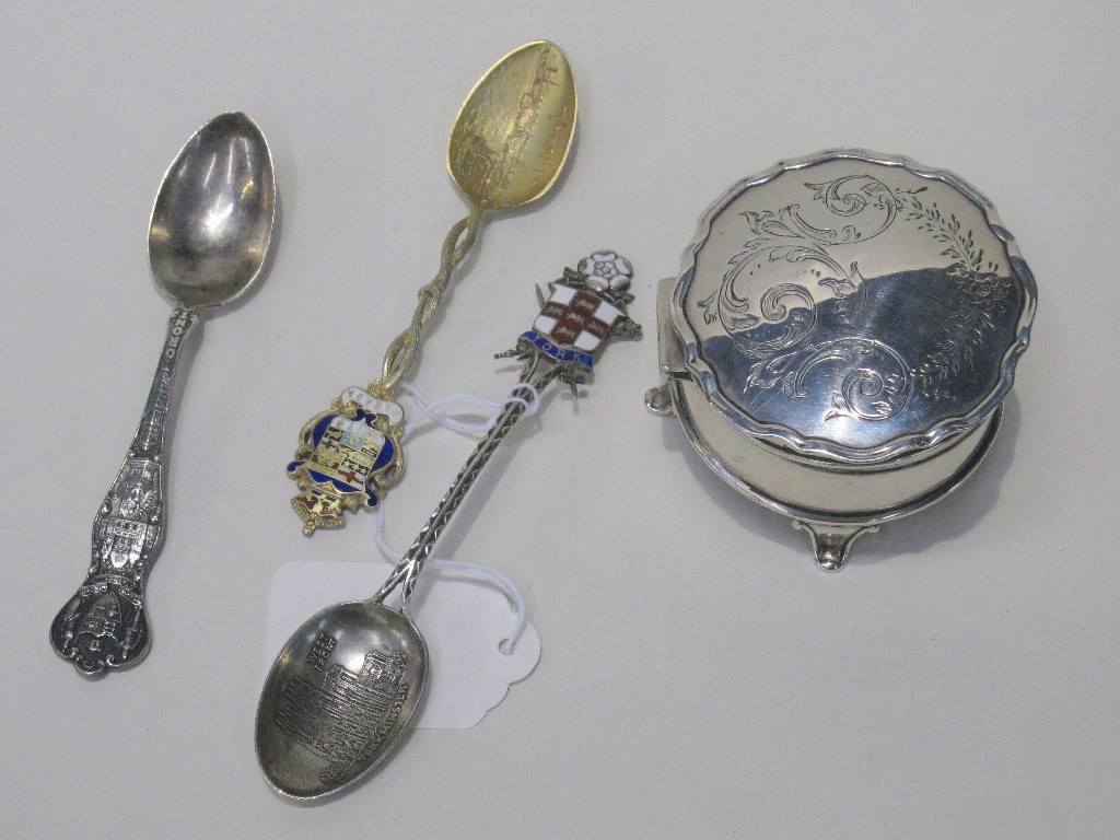 Appraisal: Lot comprising silver jewellery box and three souvenir spoons Birmingham