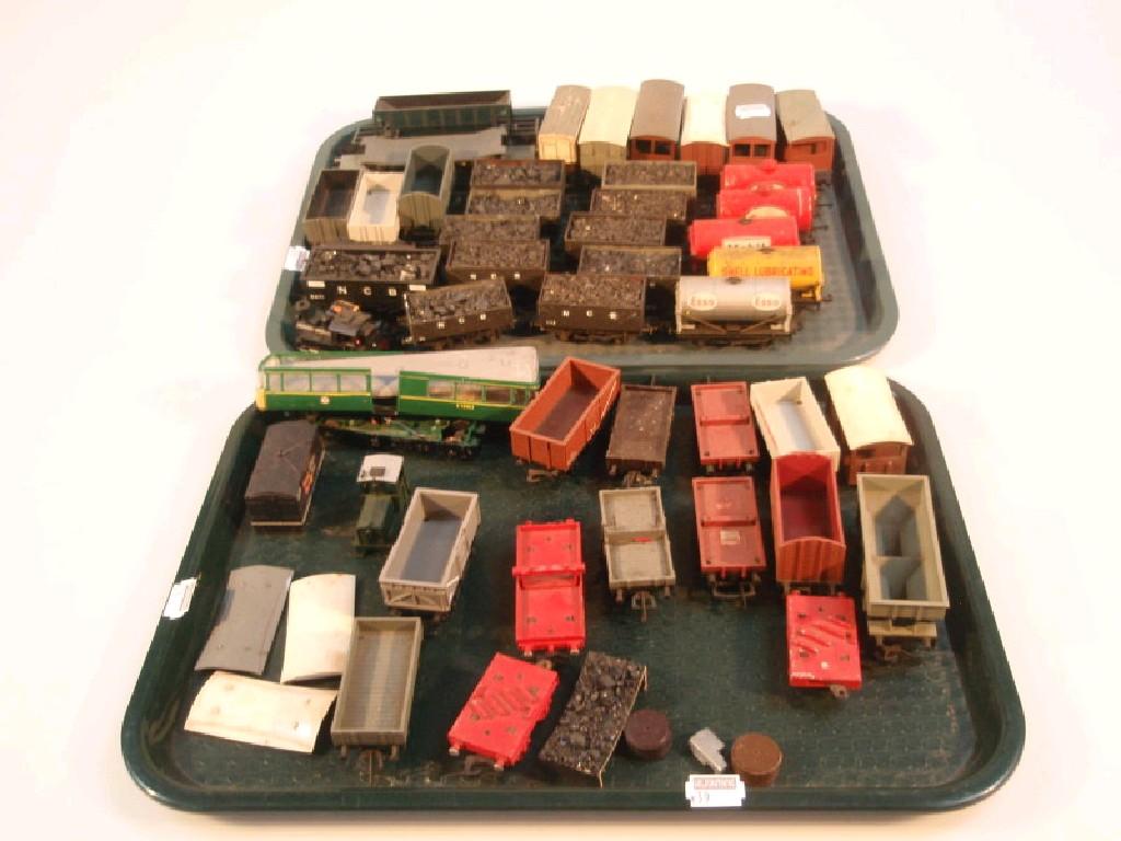 Appraisal: Various gauge rolling stock Two trays