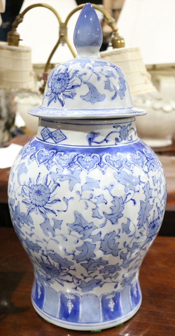 Appraisal: CHINESE BLUE AND WHITE COVERED VASE Chinese blue and white