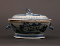 Appraisal: Lidded Sauce Tureen ca Chinese export porcelain lidded sauce tureen