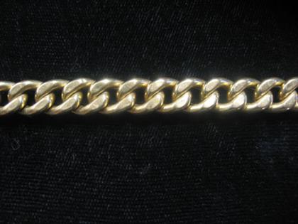 Appraisal: karat yellow gold link bracelet th century Oval shaped links