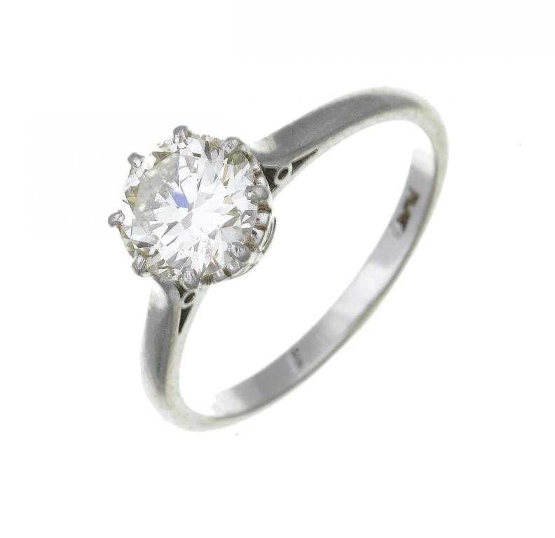 Appraisal: A DIAMOND SOLITAIRE RING with a round brilliant cut diamond