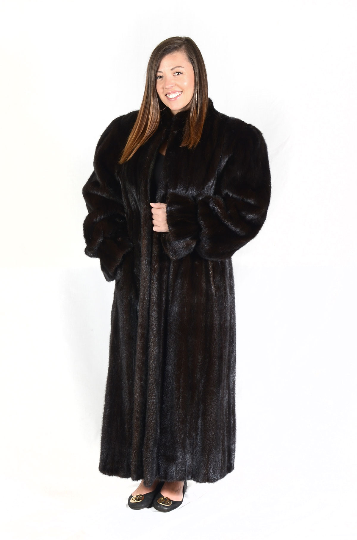 Appraisal: GORGEOUS SZOR-DIENER FULL LENGTH CHOCOLATE BROWN MINK COAT Luxurious mink