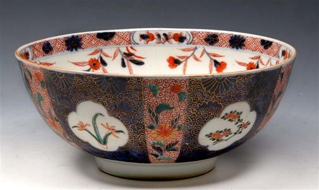 Appraisal: A TH CENTURY CHINESE IMARI BOWL with flowers and foliage