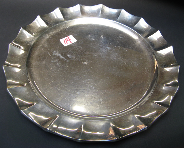 Appraisal: A MEXICAN ROUND STERLING SILVER TRAY OR CHARGER - D