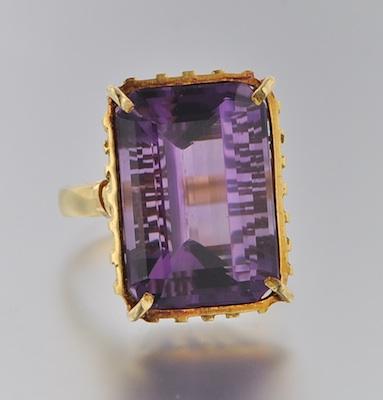 Appraisal: A Ladies' Amethyst Ring k yellow gold ring features an