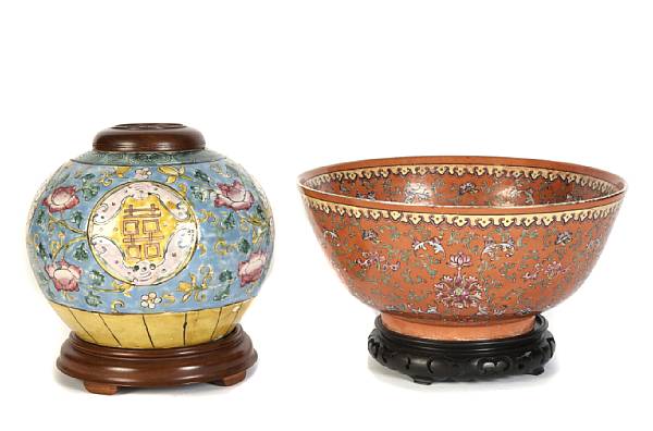 Appraisal: Four Chinese porcelain and pottery table articles comprising a pair