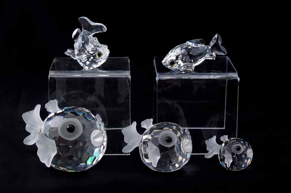 Appraisal: SWAROVSKI CRYSTAL FISH FIGURINES To include LARGE BLOWFISH Team design