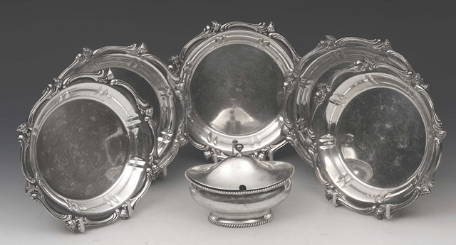 Appraisal: A GEORGE III SILVER OVAL MUSTARD POT with hinged rising