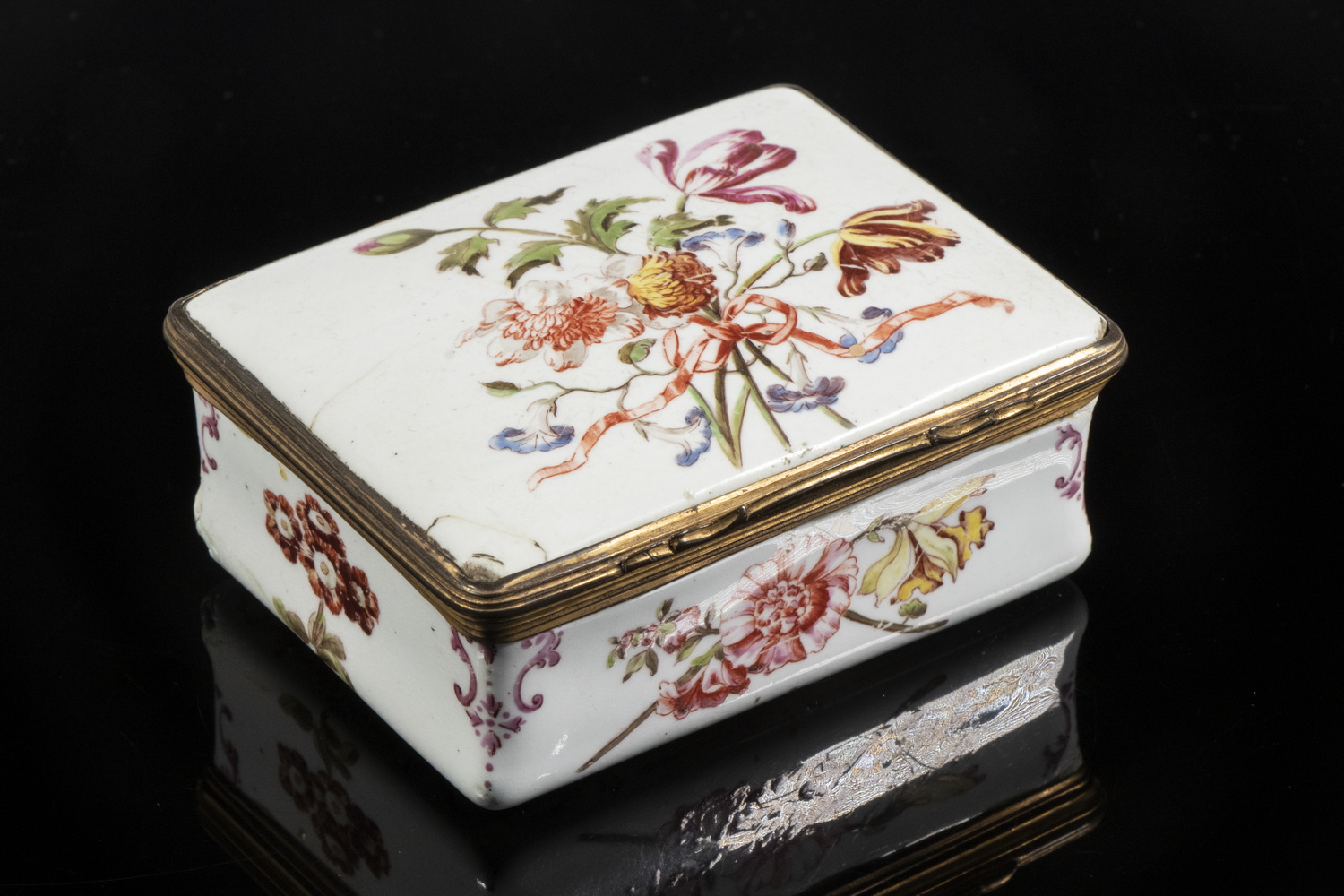 Appraisal: EARLY ENAMEL SNUFF BOX th c Hand Painted Enamel on