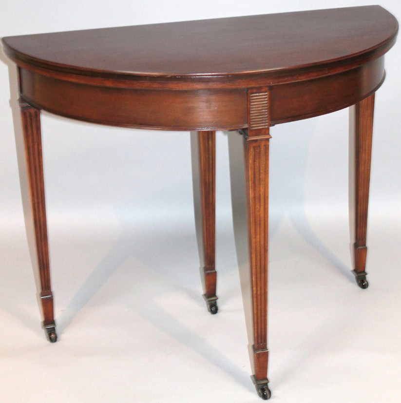 Appraisal: An Edwardian mahogany fold over tea table the circular top