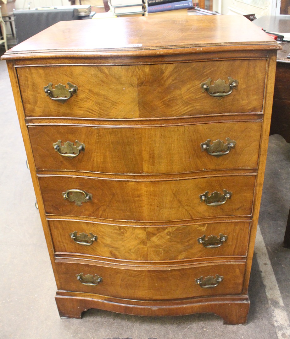 Appraisal: A reproduction walnut serpentine fronted chest of five drawers cm