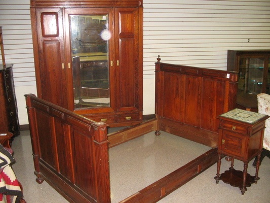 Appraisal: THREE-PIECE PINE BEDROOM SET Belgian c comprising double BED with