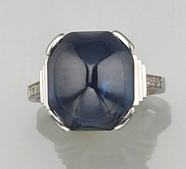 Appraisal: A sapphire diamond and platinum ring French centering a sugarloaf-shaped