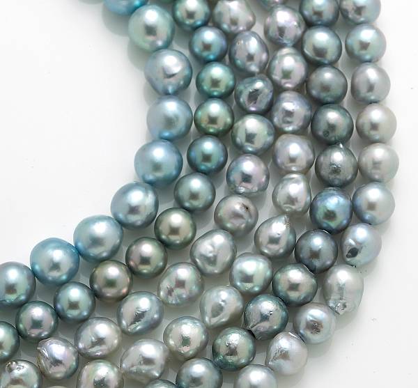 Appraisal: A collection of colored cultured pearls featuring blue to silver