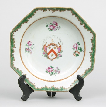 Appraisal: A Chinese Export Famille Verte Octagonal Dinner Plate A thinly