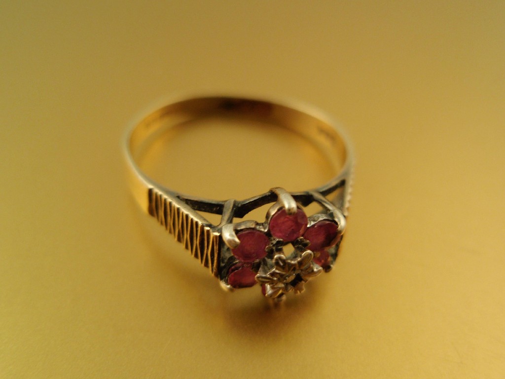 Appraisal: A ct gold ladies stone set dress ring flower cluster