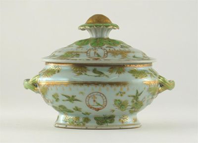 Appraisal: A Chinese armorial sauce tureen and cover decorated with oval