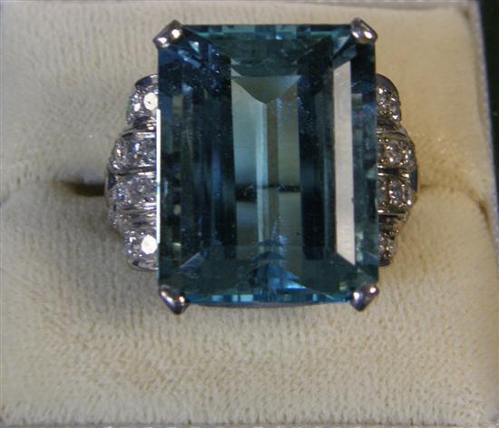 Appraisal: Art Deco style aquamarine and diamond set platinum ring