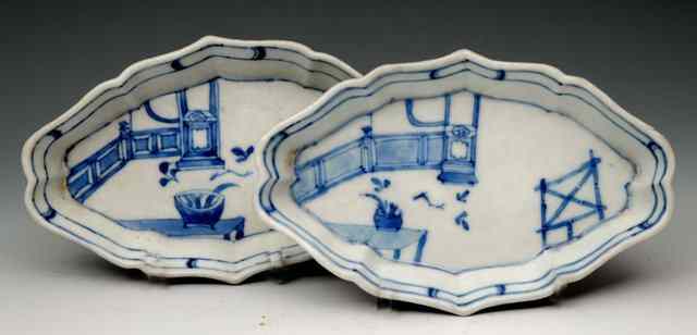 Appraisal: A PAIR OF CHINESE BLUE AND WHITE EXPORT OVAL SPOON