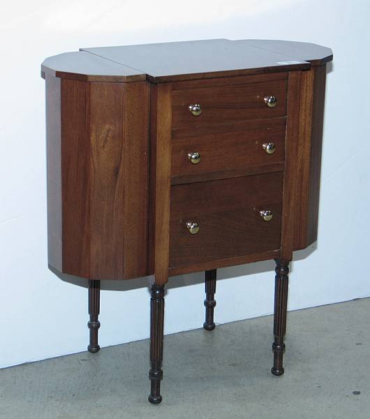 Appraisal: A Federal style mahogany sewing table mid th century height