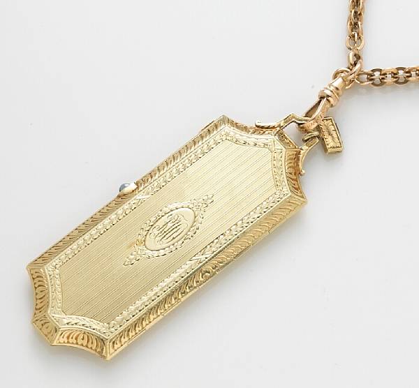 Appraisal: A Victorian fourteen karat gold locket and chain weighing approximately