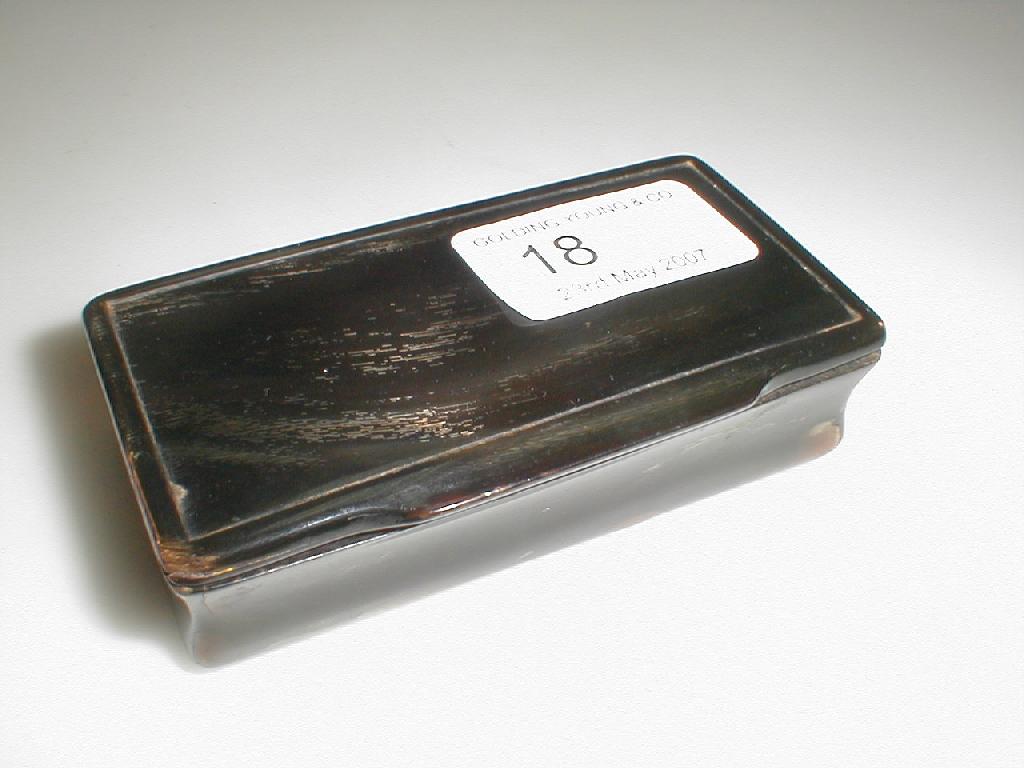 Appraisal: A thC horn snuff box of rectangular form with concave