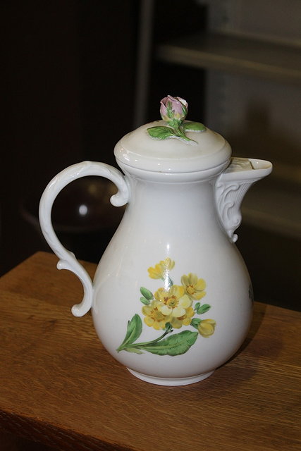 Appraisal: A MEISSEN LIGHT BROWN PORCELAIN COFFEE POT with painted tulip