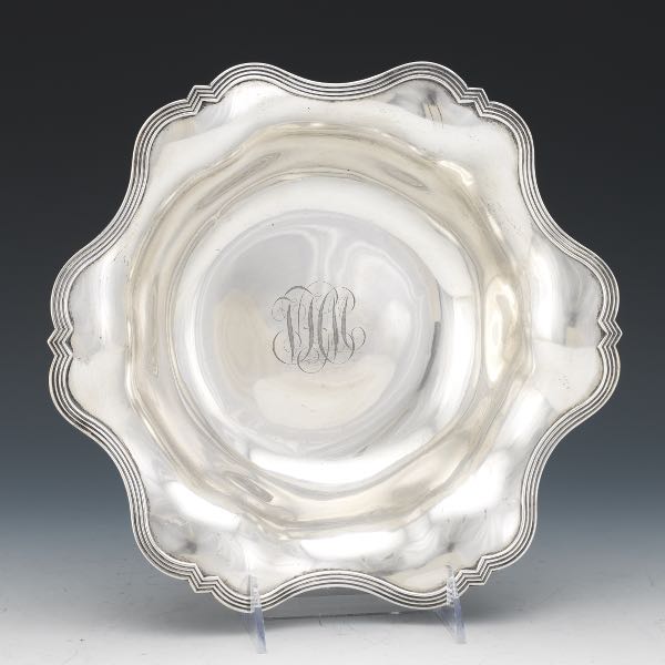 Appraisal: INTERNATIONAL STERLING SILVER CENTERPIECE BOWL FOR LORING ANDREWS CO x