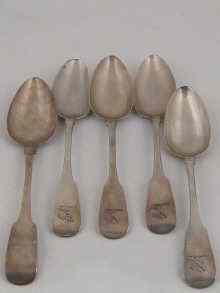 Appraisal: Irish silver Five Georgian Fiddle pattern tablespoons being a set