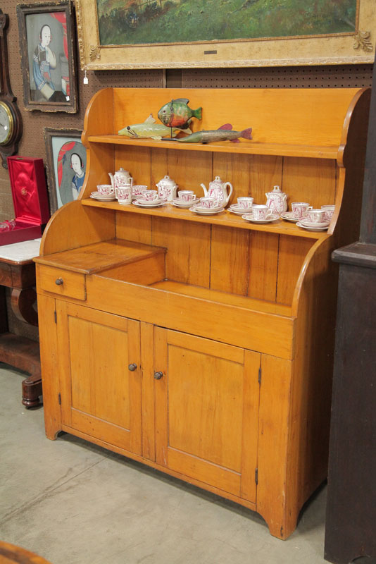 Appraisal: DRY SINK Pine hutch back drysink having two upper shelves