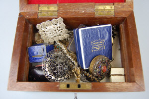 Appraisal: Quantity of vintage costume jewellery including paste brooches pierced buckle