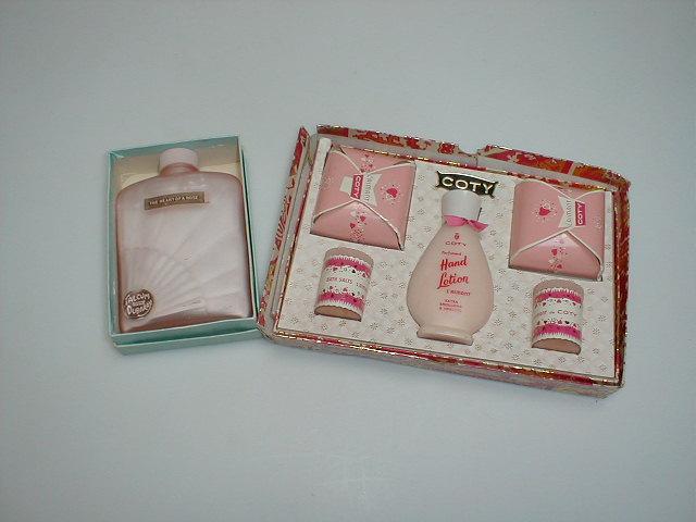 Appraisal: A gift set of Coty L'Aimant products comprising hand lotion