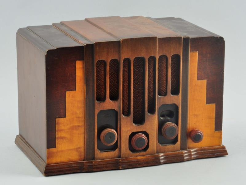 Appraisal: RCA Victor Model Art Deco Radio This radio is in