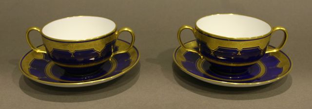 Appraisal: Pair of Minton tea cups and saucers circa made exclusively