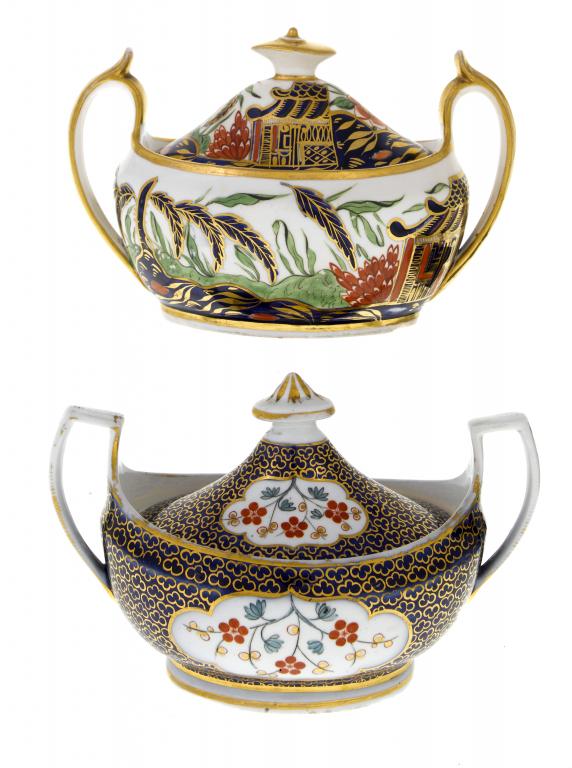 Appraisal: A CHAMBERLAIN'S WORCESTER OVAL SUCRIER AND COVER enamelled with kakiemon