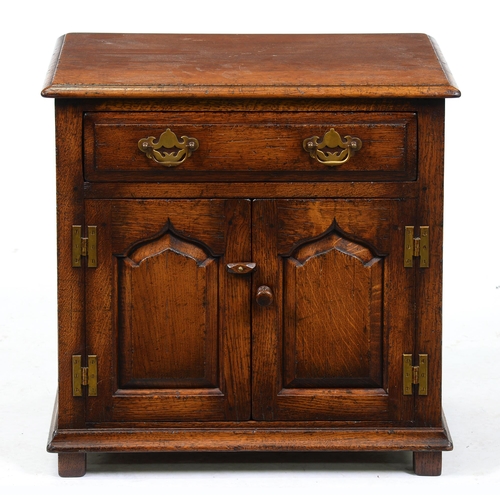 Appraisal: A Titchmarsh Goodwin oak dwarf chest fitted with a drawer