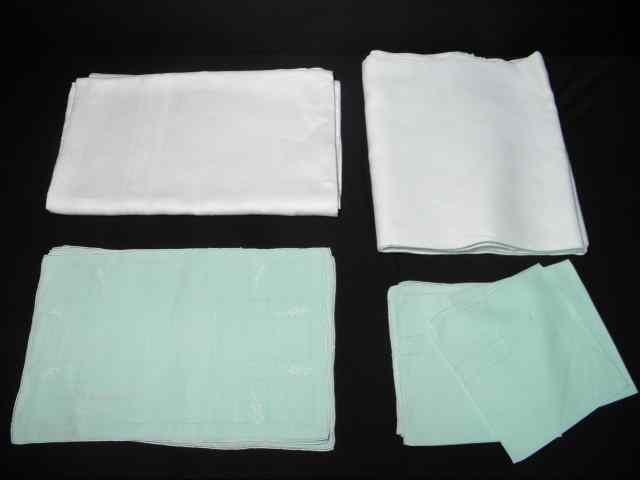 Appraisal: Lot of various assorted linens Includes a green linen luncheon