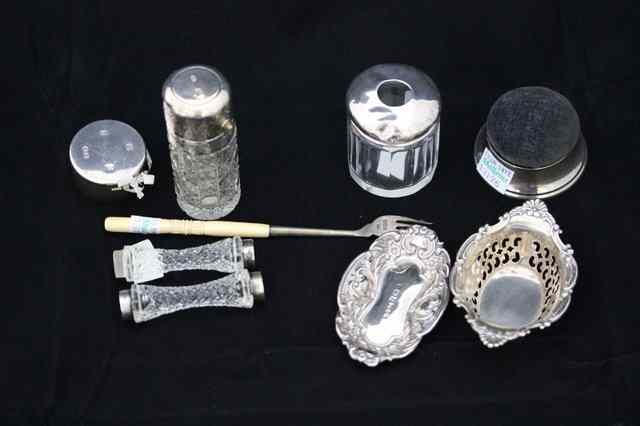 Appraisal: A GROUP OF DECORATIVE SILVER AND SILVER MOUNTED ITEMS to