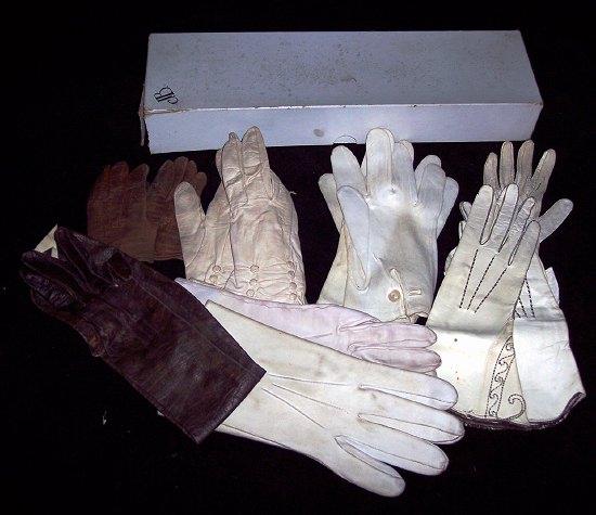 Appraisal: A quantity of ladies' kid and other gloves