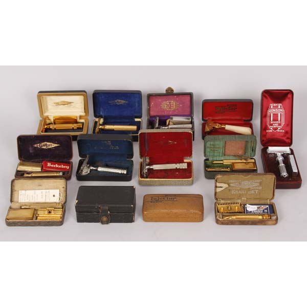 Appraisal: Collection of safety razors with advertising cases