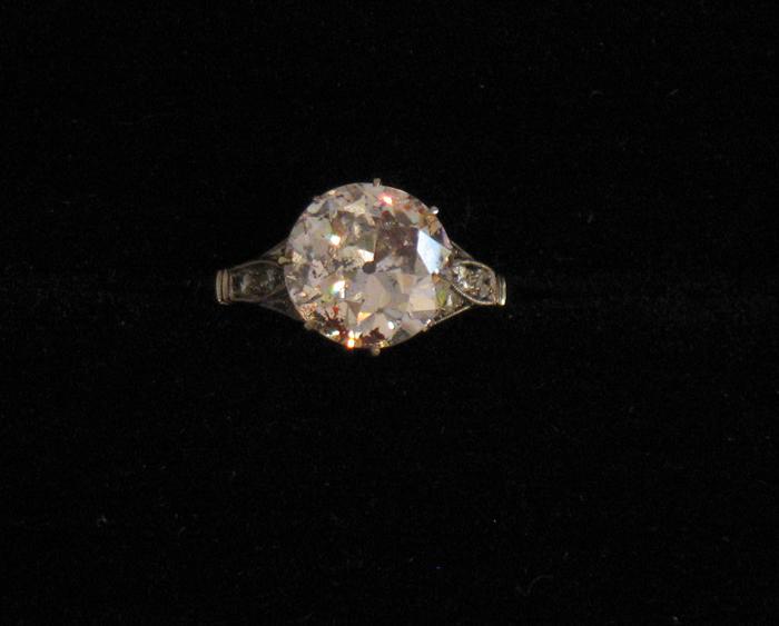 Appraisal: A LARGE DIAMOND SOLITAIRE RING the central round old-cut diamond