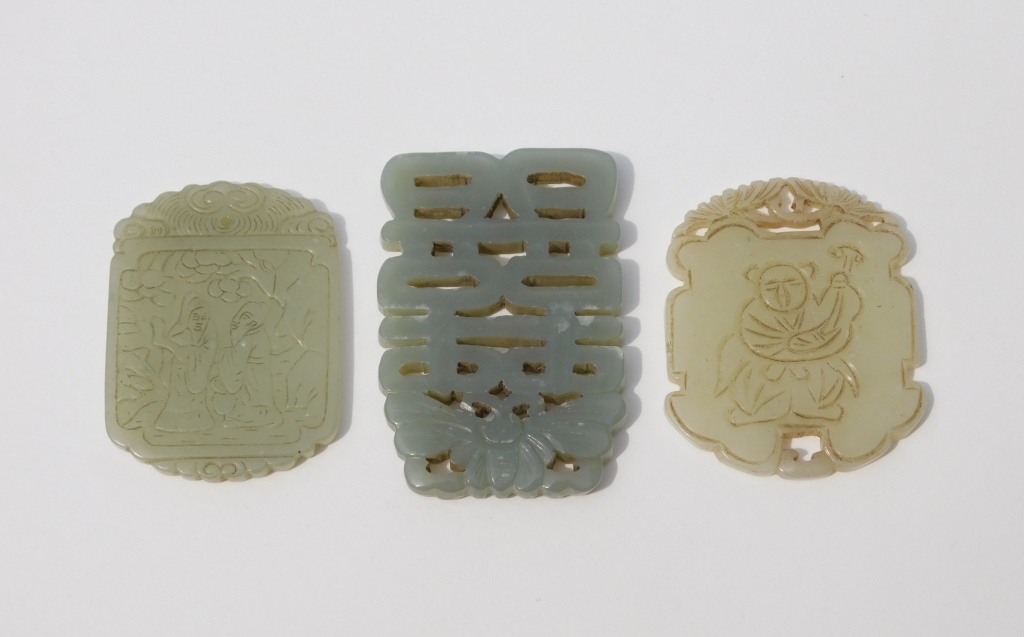 Appraisal: PC CHINESE QING DYNASTY CARVED JADE MEDALLIONS China Qing DynastyIncludes