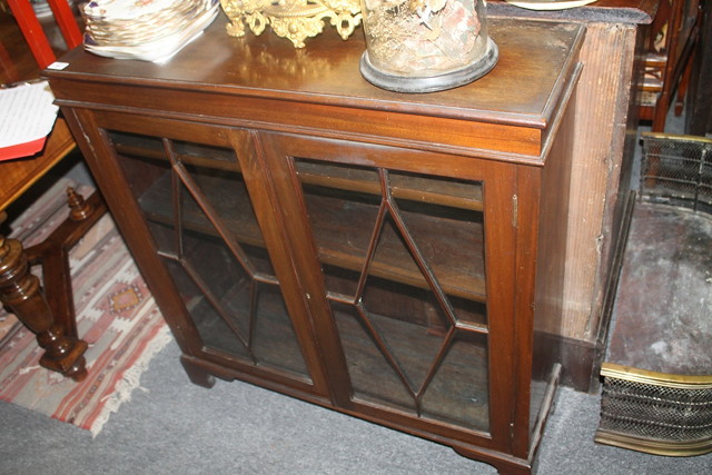 Appraisal: A MAHOGANY BOOKCASE with glazed panel doors wide