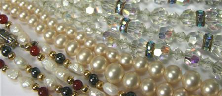 Appraisal: A collection of jewellery to include two freshwater cultured pearl